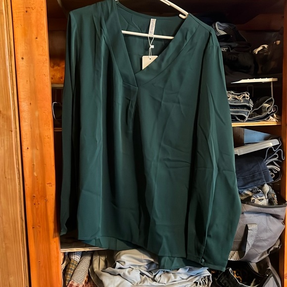 Blouse NWT - Picture 1 of 1